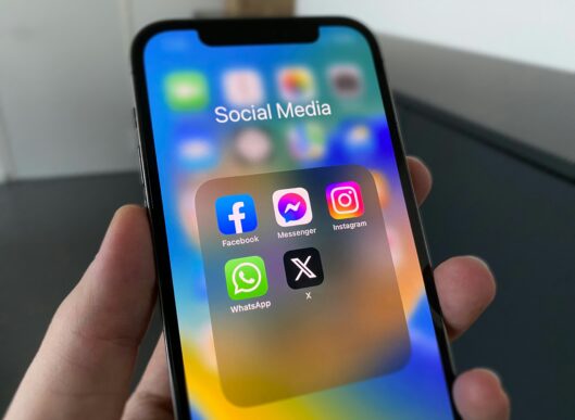 Social Media im Arbeitsverhältnis: Was ist für Arbeitnehmer bei Instagram, TikTok & Co. zu beachten?
