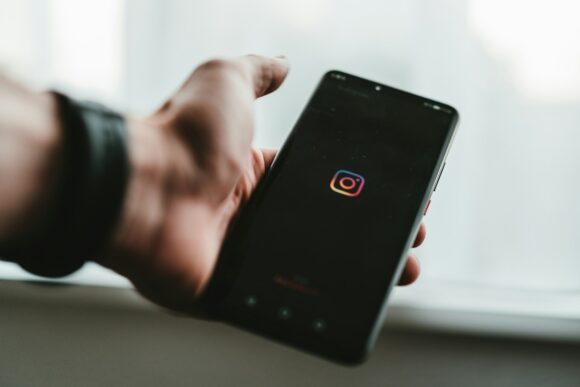 Fake-Account bei Instagram löschen lassen