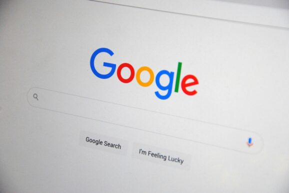 Falsche KI-Zusammenfassung (AI Overview) bei Google: So gehen Sie vor!